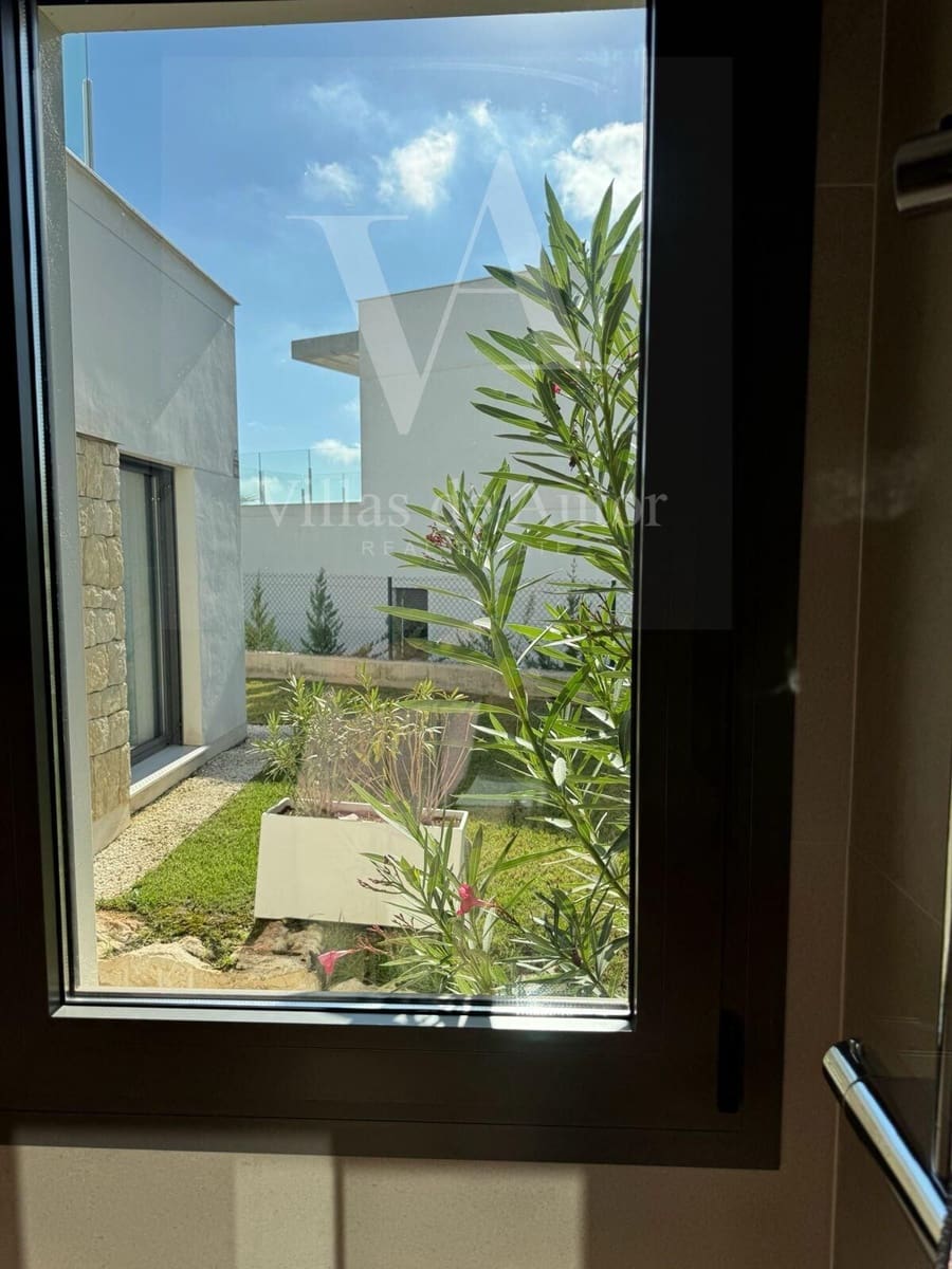 4 bedroom Villa for sale in Finestrat with pool garage - € 895,000 (Ref: 10153694)
