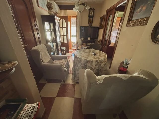 5 soveværelse Semi-Rækkehus til salg i Antequera med garage - € 185.000 (Ref: 10052164)