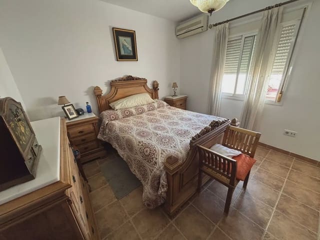 3 slaapkamer Halfvrijstaande villa te koop in Antequera - € 230.000 (Ref: 10052167)