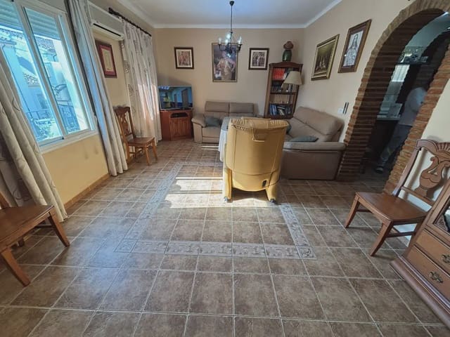 3 slaapkamer Halfvrijstaande villa te koop in Antequera - € 230.000 (Ref: 10052167)