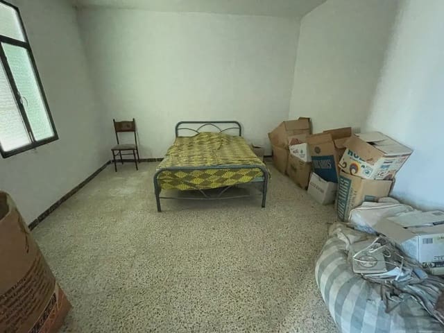 Casa de 6 habitaciones en Cuevas de San Marcos en venta con garaje - 95.000 € (Ref: 10052170)