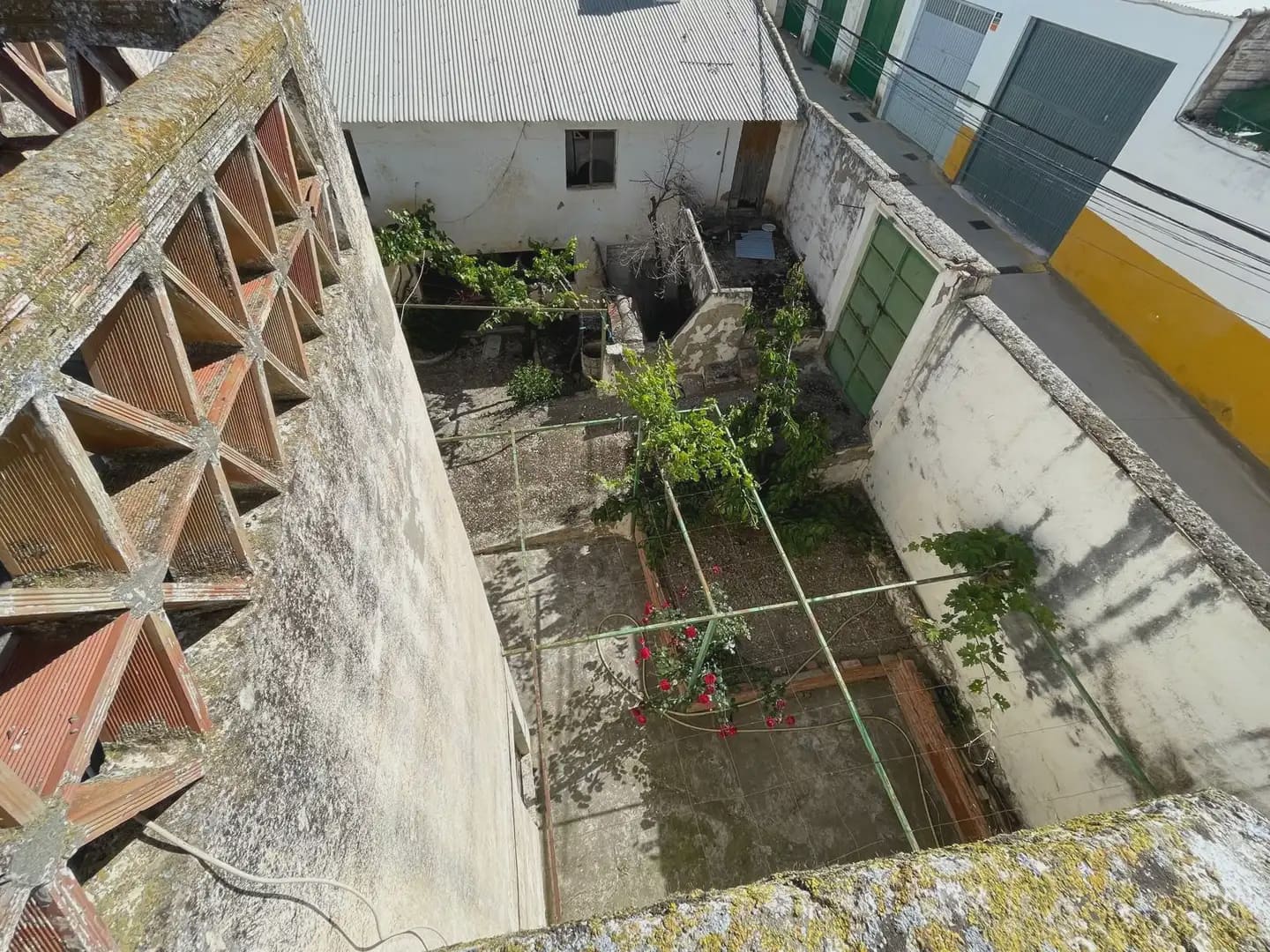 6 bedroom Townhouse for sale in Cuevas de San Marcos with garage - € 95,000 (Ref: 10052170)