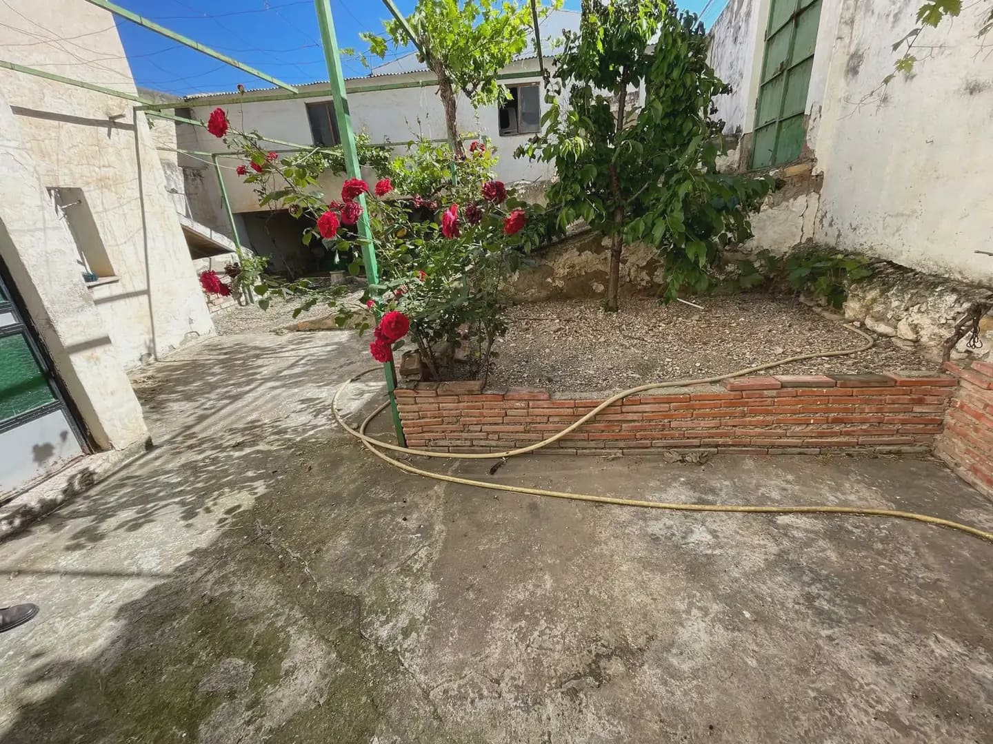 6 bedroom Townhouse for sale in Cuevas de San Marcos with garage - € 95,000 (Ref: 10052170)