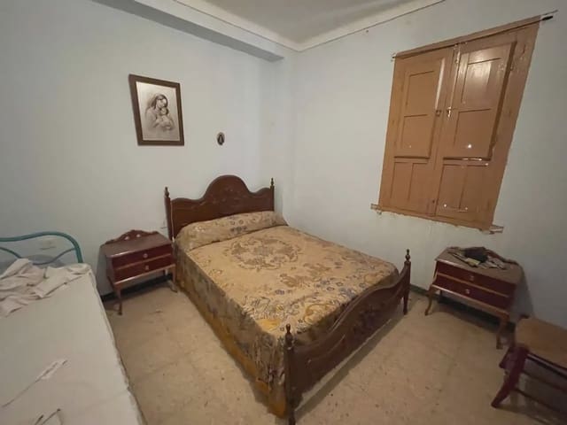 Casa de 6 habitaciones en Cuevas de San Marcos en venta con garaje - 95.000 € (Ref: 10052170)