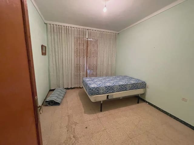 Casa de 6 habitaciones en Cuevas de San Marcos en venta con garaje - 95.000 € (Ref: 10052170)