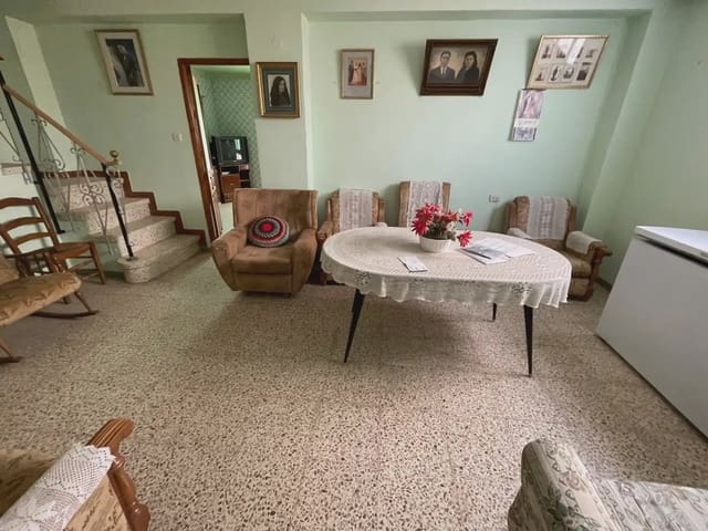 Casa de 6 habitaciones en Cuevas de San Marcos en venta con garaje - 95.000 € (Ref: 10052170)