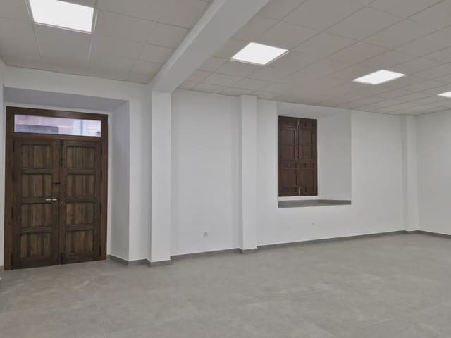 Erhverv til leje i Antequera - € 1.900 (Ref: 10052177)
