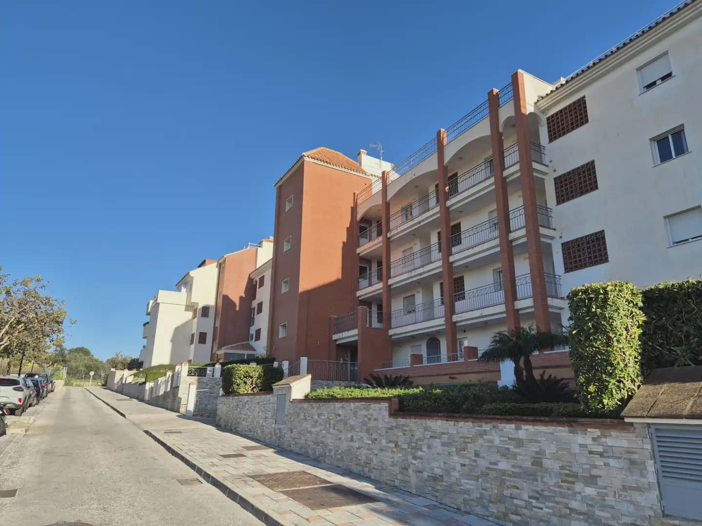 2 bedroom Flat for sale in Fuengirola with pool garage - € 345,000 (Ref: 10019227)