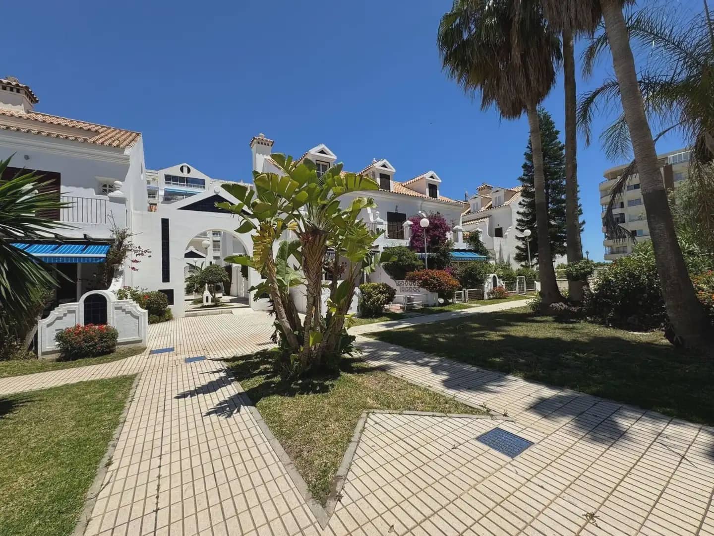 4 bedroom Townhouse for sale in Fuengirola with pool - € 690,000 (Ref: 10019237)