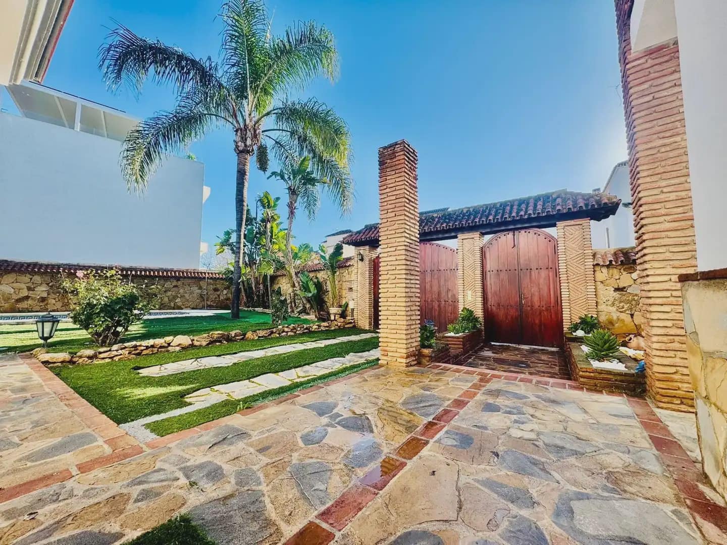 5 bedroom Villa for sale in Mijas with pool garage - € 999,999 (Ref: 10019241)