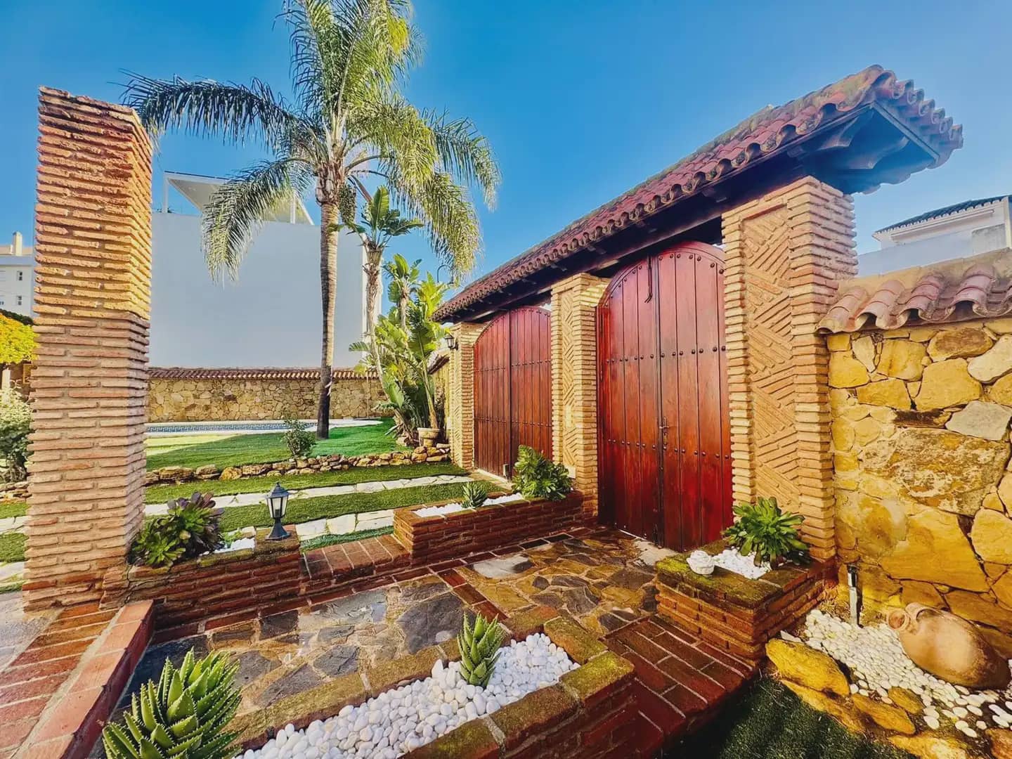 5 bedroom Villa for sale in Mijas with pool garage - € 999,999 (Ref: 10019241)