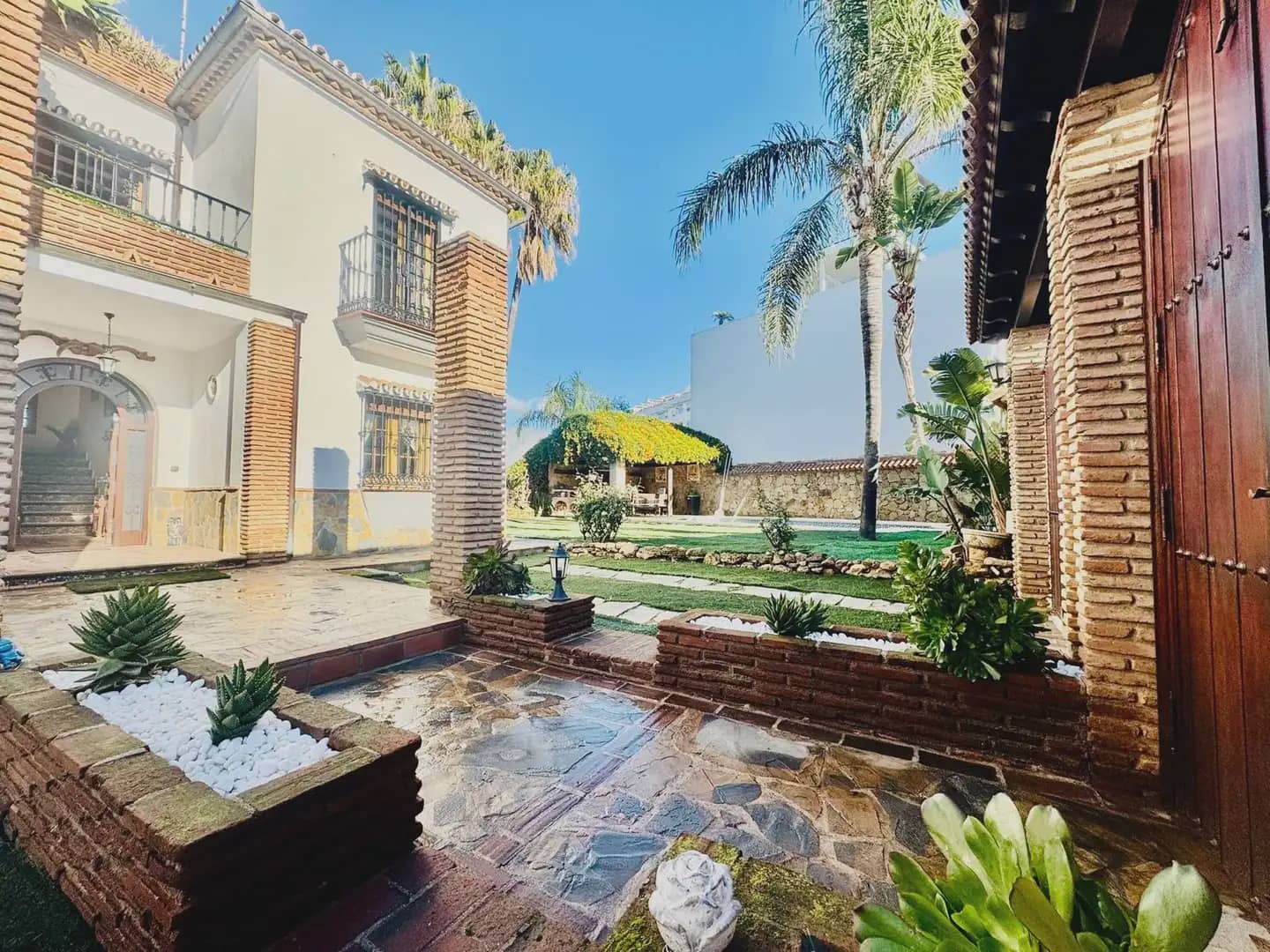 5 bedroom Villa for sale in Mijas with pool garage - € 999,999 (Ref: 10019241)