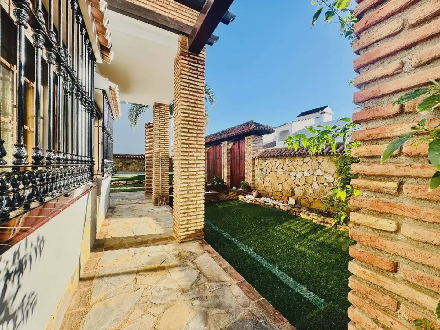 5 bedroom Villa for sale in Mijas with pool garage - € 999,999 (Ref: 10019241)