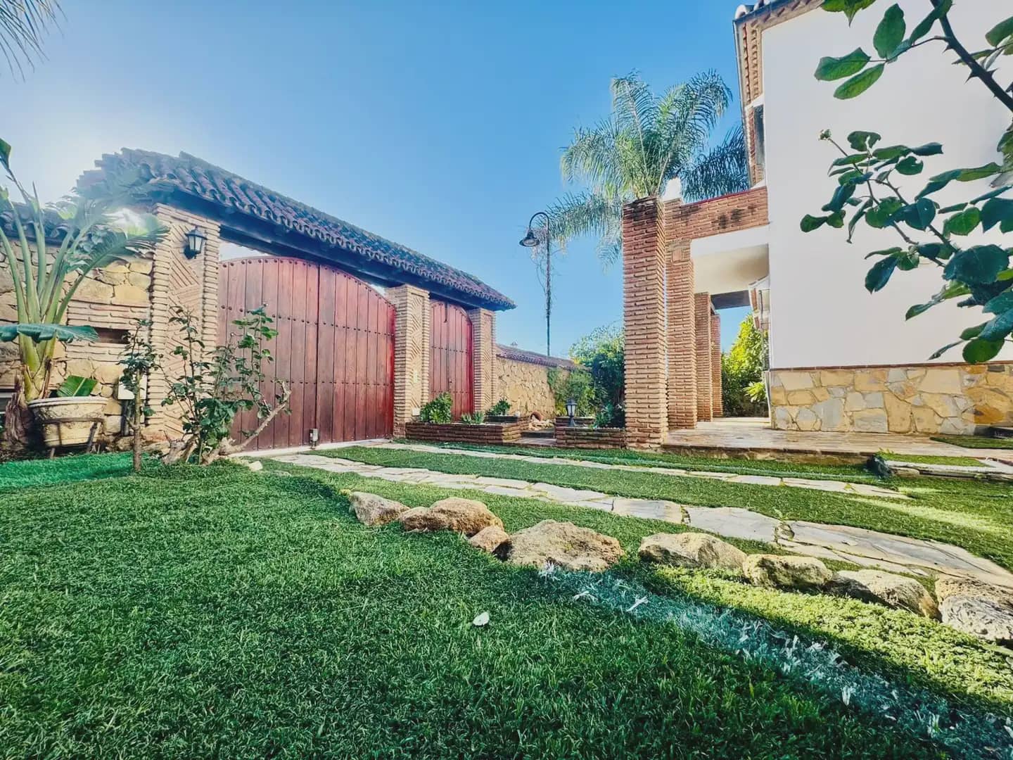 5 bedroom Villa for sale in Mijas with pool garage - € 999,999 (Ref: 10019241)