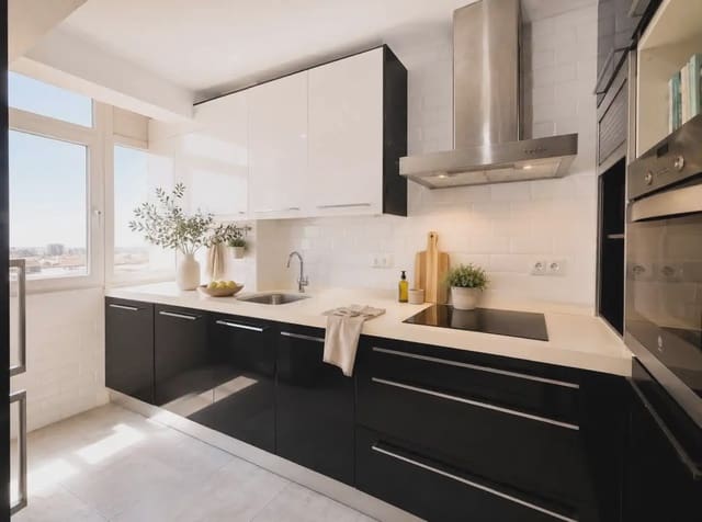 3 sypialnia Mieszkanie na sprzedaż w R.e.n.f.e., Miasto Málaga - 349 000 € (Ref: 10019245)