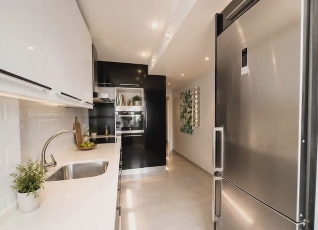 3 sypialnia Mieszkanie na sprzedaż w R.e.n.f.e., Miasto Málaga - 349 000 € (Ref: 10019245)
