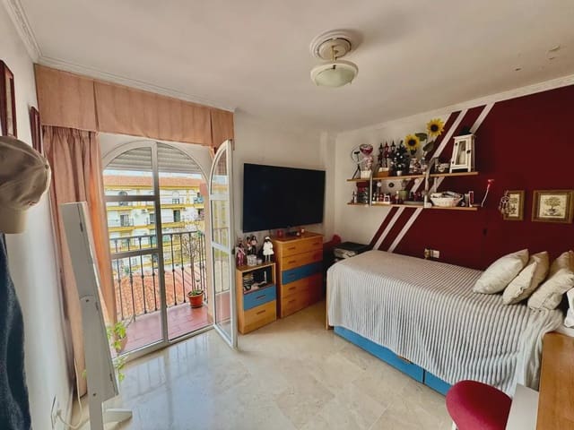 3 bedroom Apartment for sale in Centro ciudad, Fuengirola - € 349,000 (Ref: 10019249)