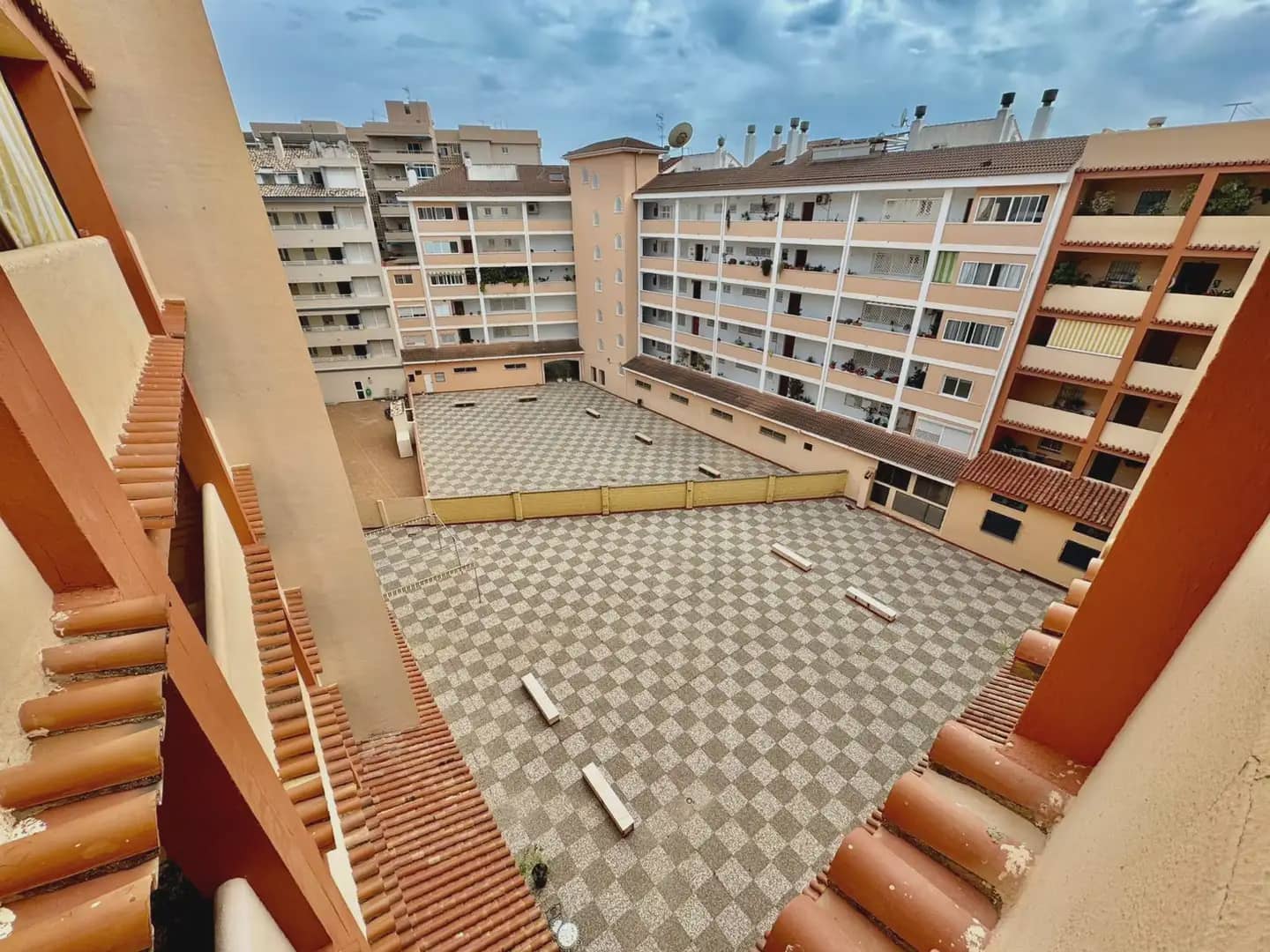 3 bedroom Apartment for sale in Fuengirola - € 349,000 (Ref: 10019249)