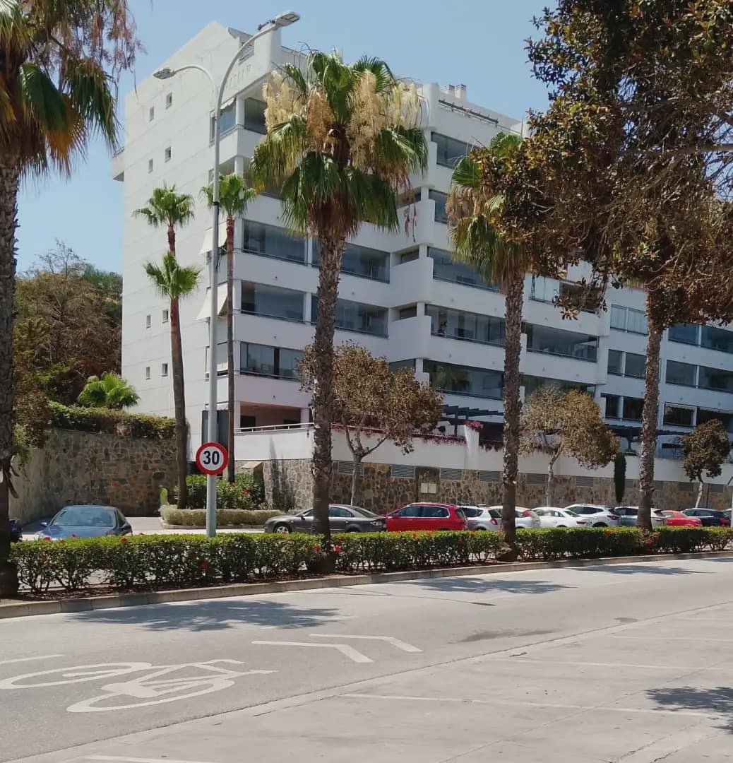 3 bedroom Flat for sale in Fuengirola with pool garage - € 599,000 (Ref: 10019259)