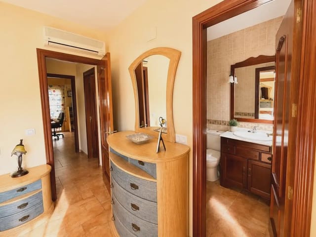 3 makuuhuone Rivitalo myytävänä paikassa Benalmádena pueblo, Benalmádena mukana 
autotalli - 405 000 € (Ref: 10019261)
