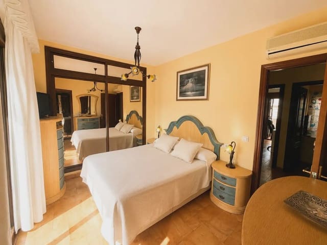 3 makuuhuone Rivitalo myytävänä paikassa Benalmádena pueblo, Benalmádena mukana 
autotalli - 405 000 € (Ref: 10019261)