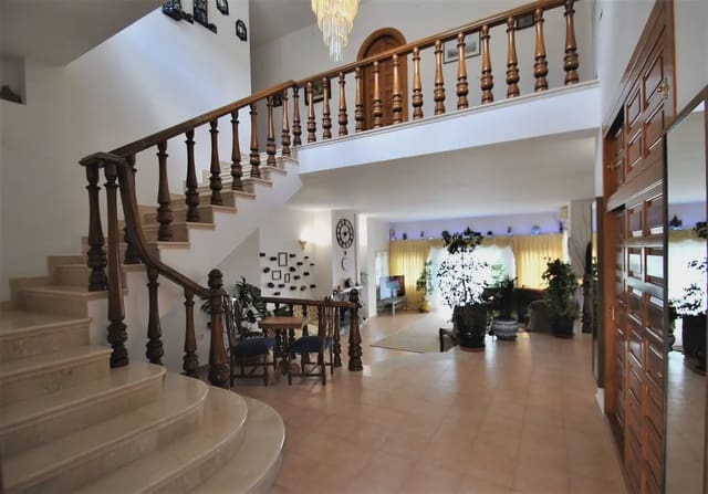 4 chambre Villa/Maison à vendre à Centro ciudad, Fuengirola avec piscine garage - 1 795 000 € (Ref: 10019262)