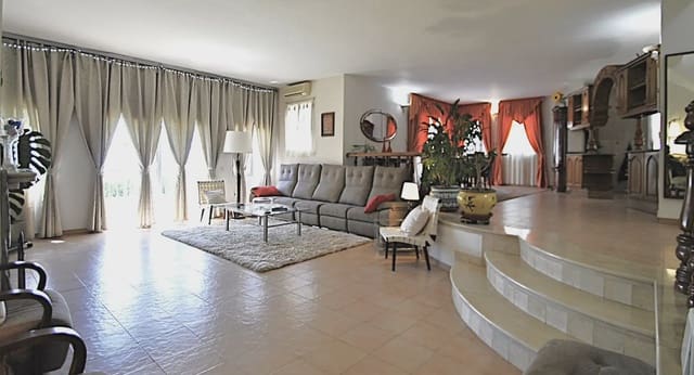 4 chambre Villa/Maison à vendre à Centro ciudad, Fuengirola avec piscine garage - 1 795 000 € (Ref: 10019262)