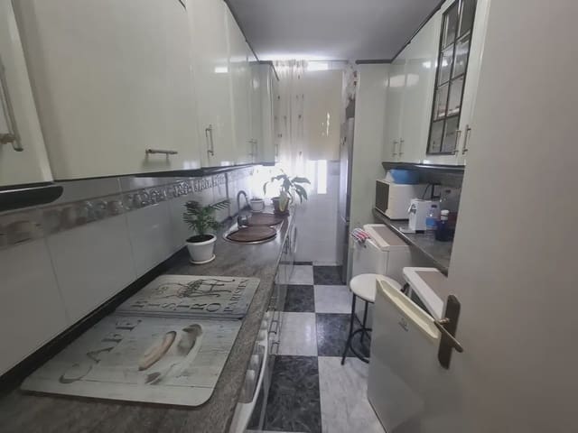 3 slaapkamer Flat te koop in Zona Puerto Deportivo, Fuengirola - € 380.000 (Ref: 10019268)