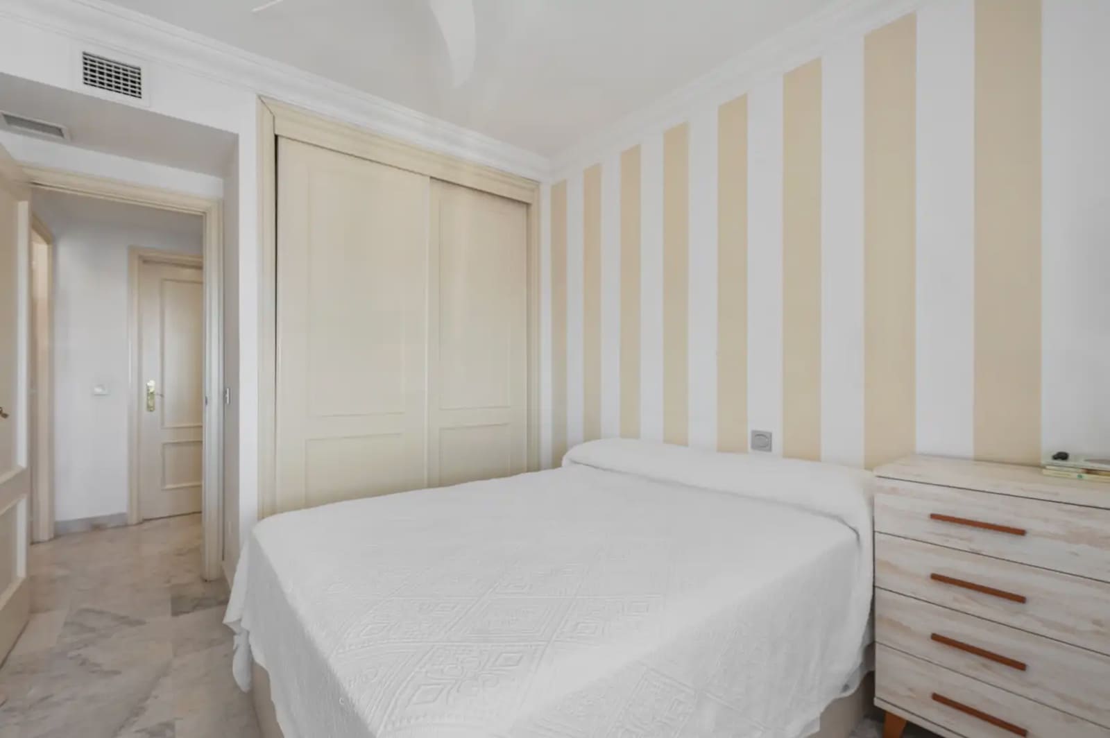 2 bedroom Apartment for sale in Marbella with pool - € 869,000 (Ref: 10019271)