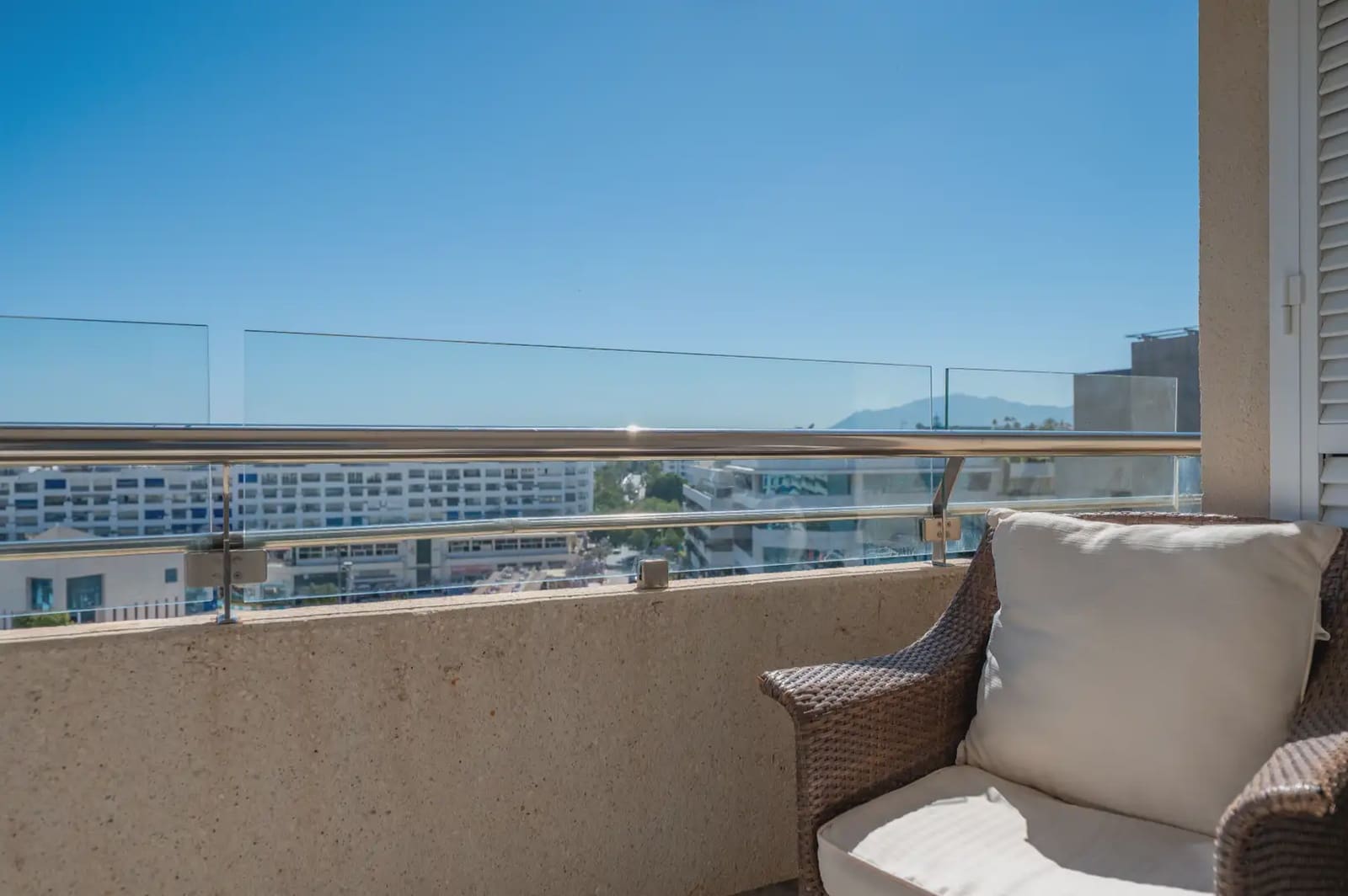 2 bedroom Apartment for sale in Marbella with pool - € 869,000 (Ref: 10019271)