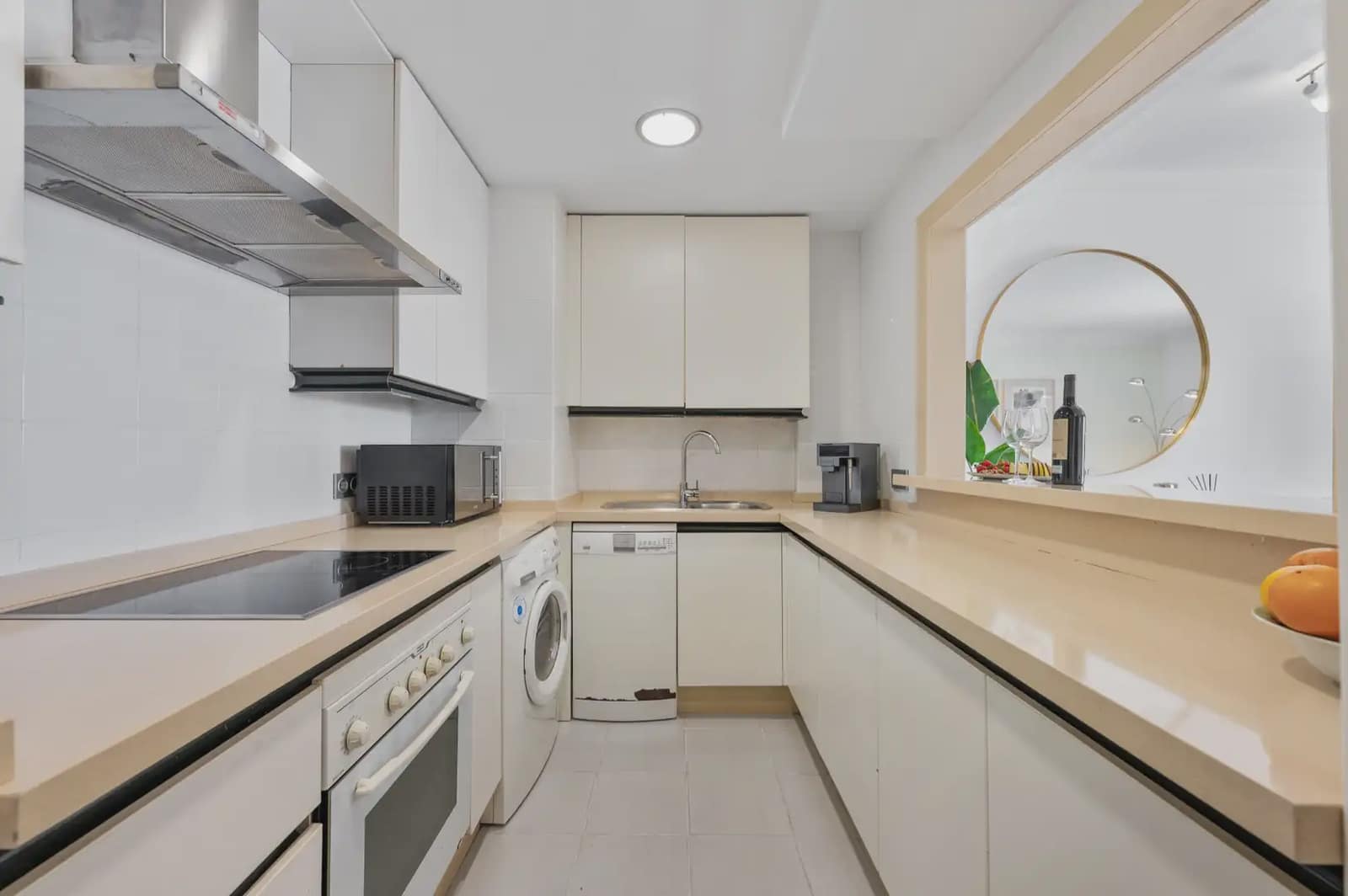 2 bedroom Apartment for sale in Marbella with pool - € 869,000 (Ref: 10019271)