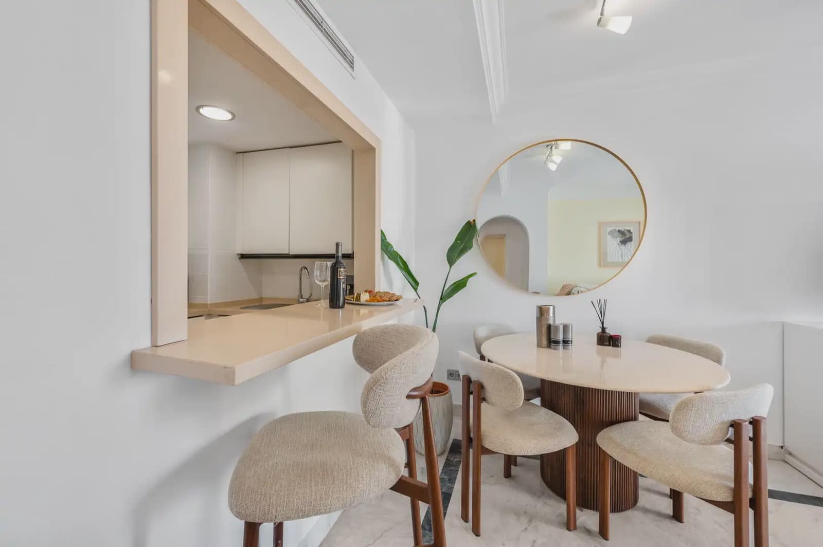 2 bedroom Apartment for sale in Marbella with pool - € 869,000 (Ref: 10019271)