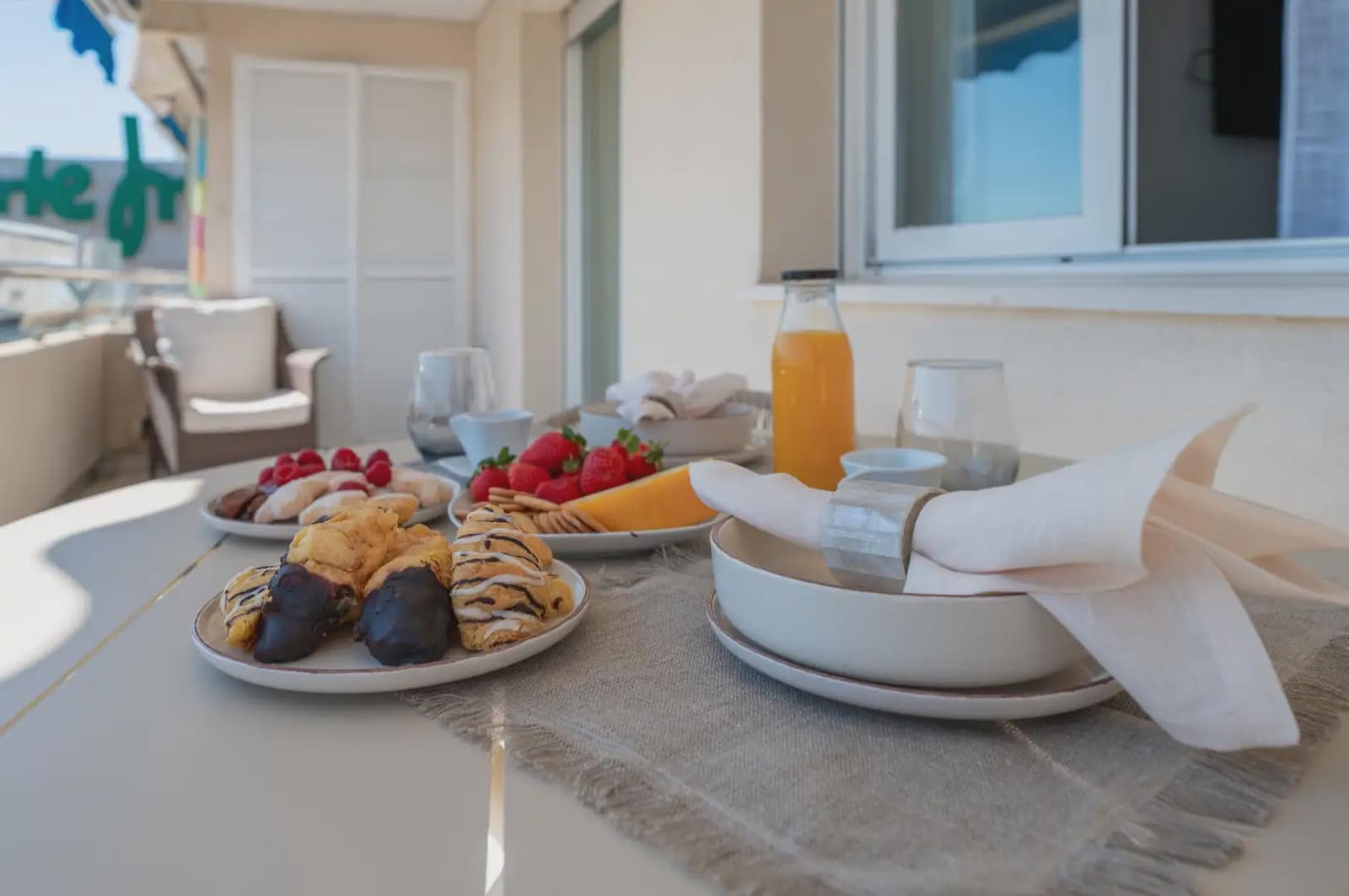 2 bedroom Apartment for sale in Marbella with pool - € 869,000 (Ref: 10019271)