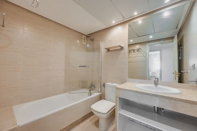 2 bedroom Apartment for sale in Puerto Banus, Marbella with pool - € 869,000 (Ref: 10019271)