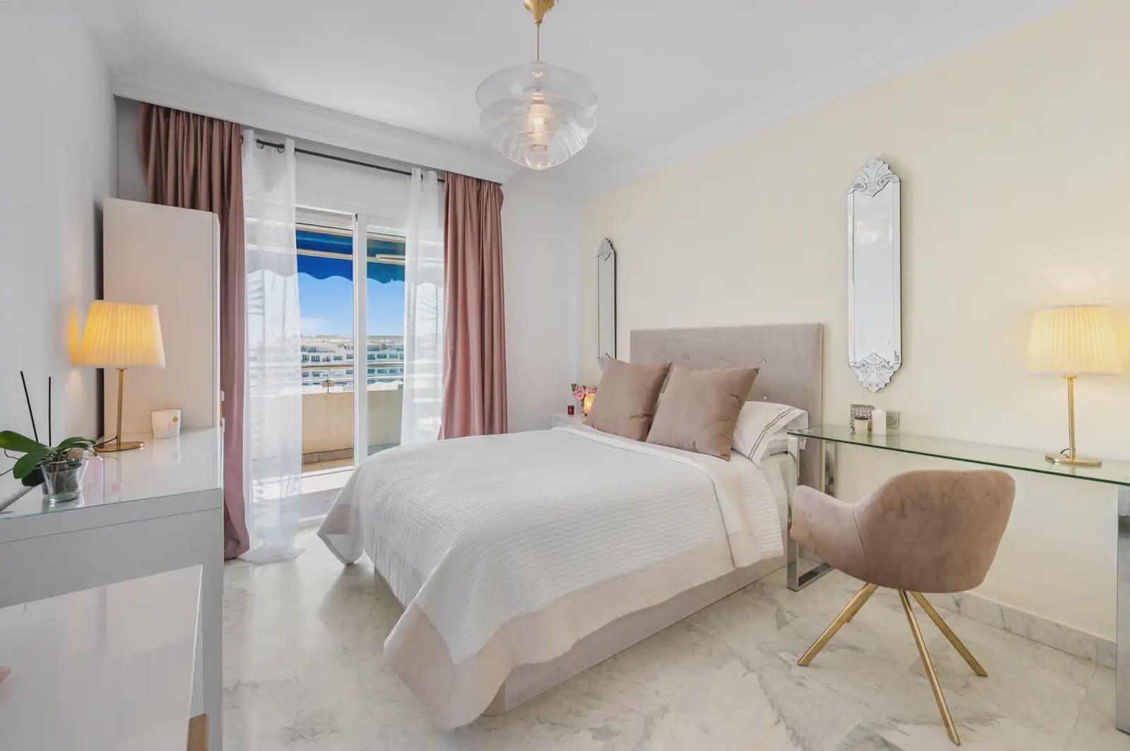 2 bedroom Apartment for sale in Marbella with pool - € 869,000 (Ref: 10019271)