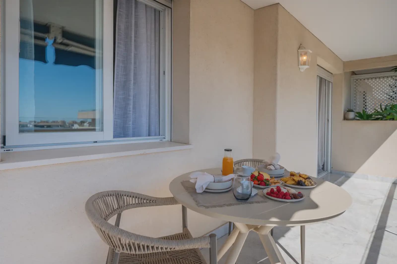 2 bedroom Apartment for sale in Marbella with pool - € 869,000 (Ref: 10019271)