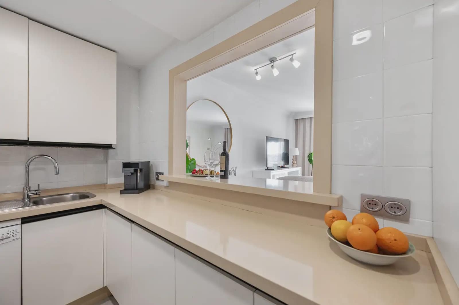 2 bedroom Apartment for sale in Marbella with pool - € 869,000 (Ref: 10019271)