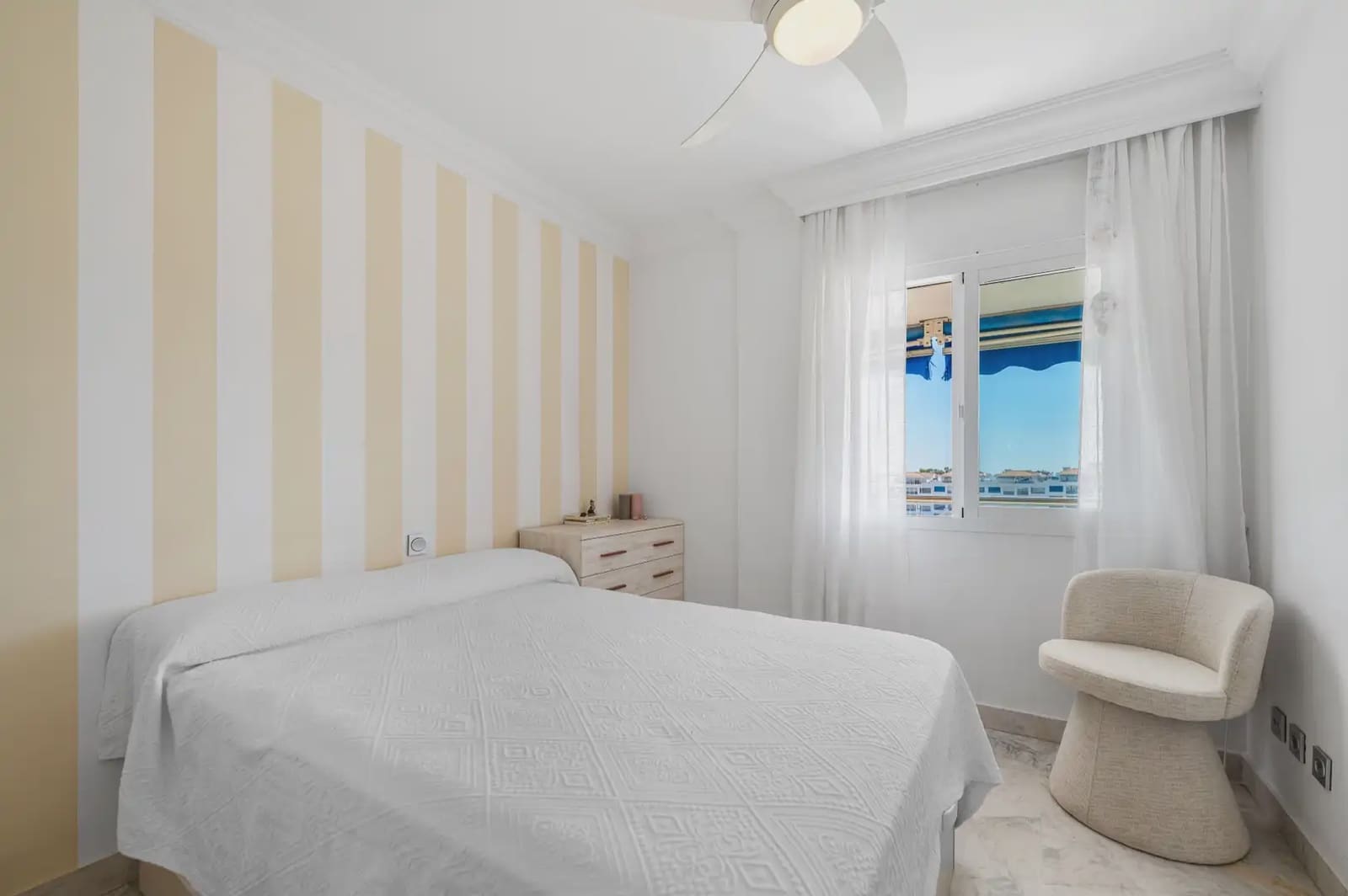 2 bedroom Apartment for sale in Marbella with pool - € 869,000 (Ref: 10019271)