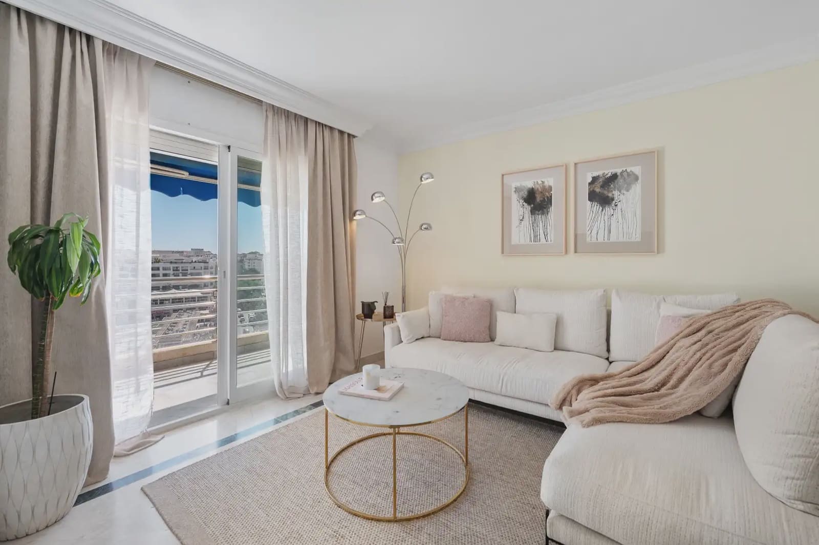2 bedroom Apartment for sale in Marbella with pool - € 869,000 (Ref: 10019271)