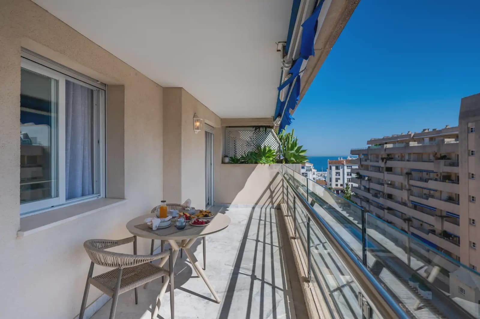 2 bedroom Apartment for sale in Marbella with pool - € 869,000 (Ref: 10019271)