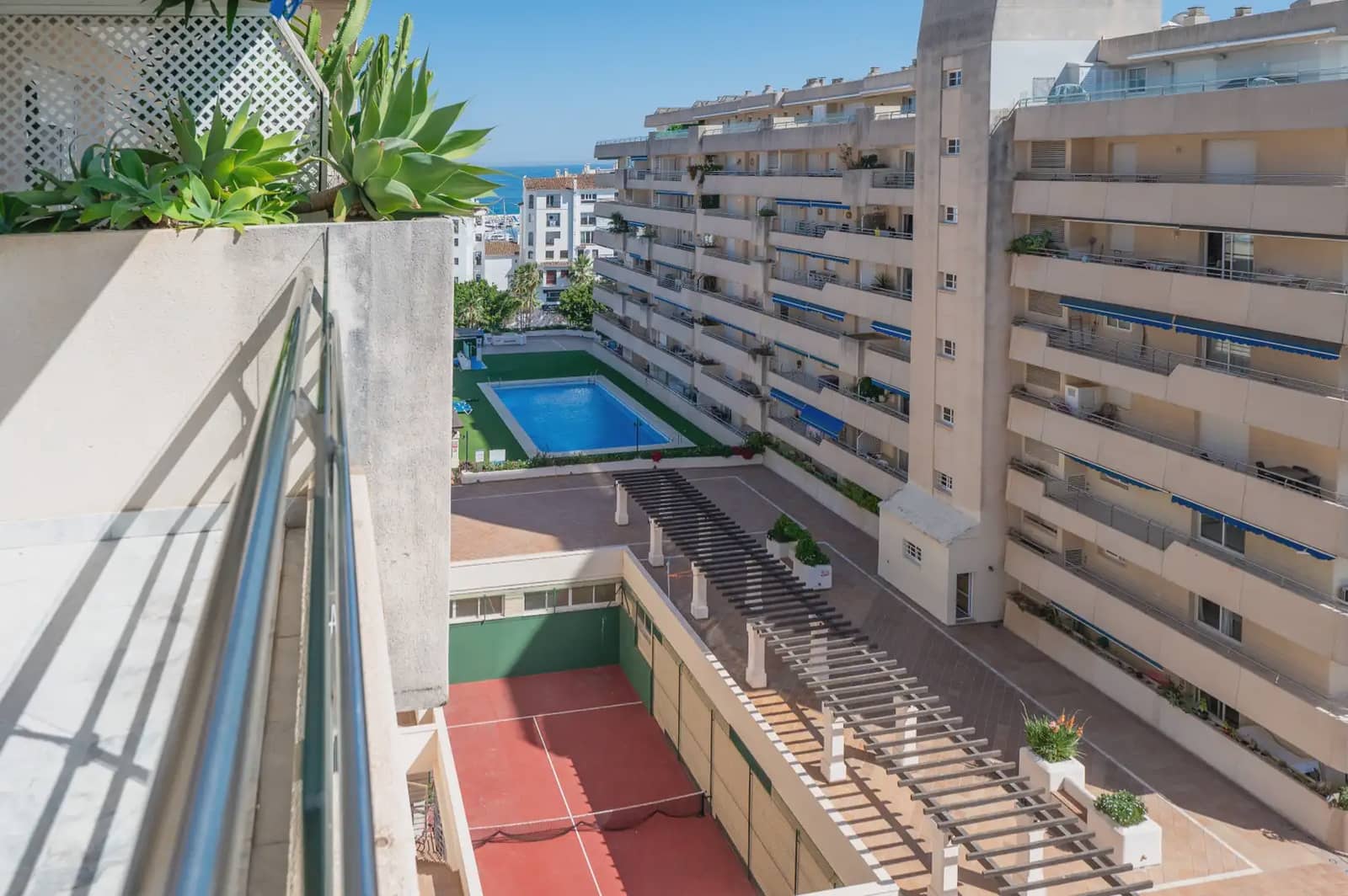 2 bedroom Apartment for sale in Marbella with pool - € 869,000 (Ref: 10019271)