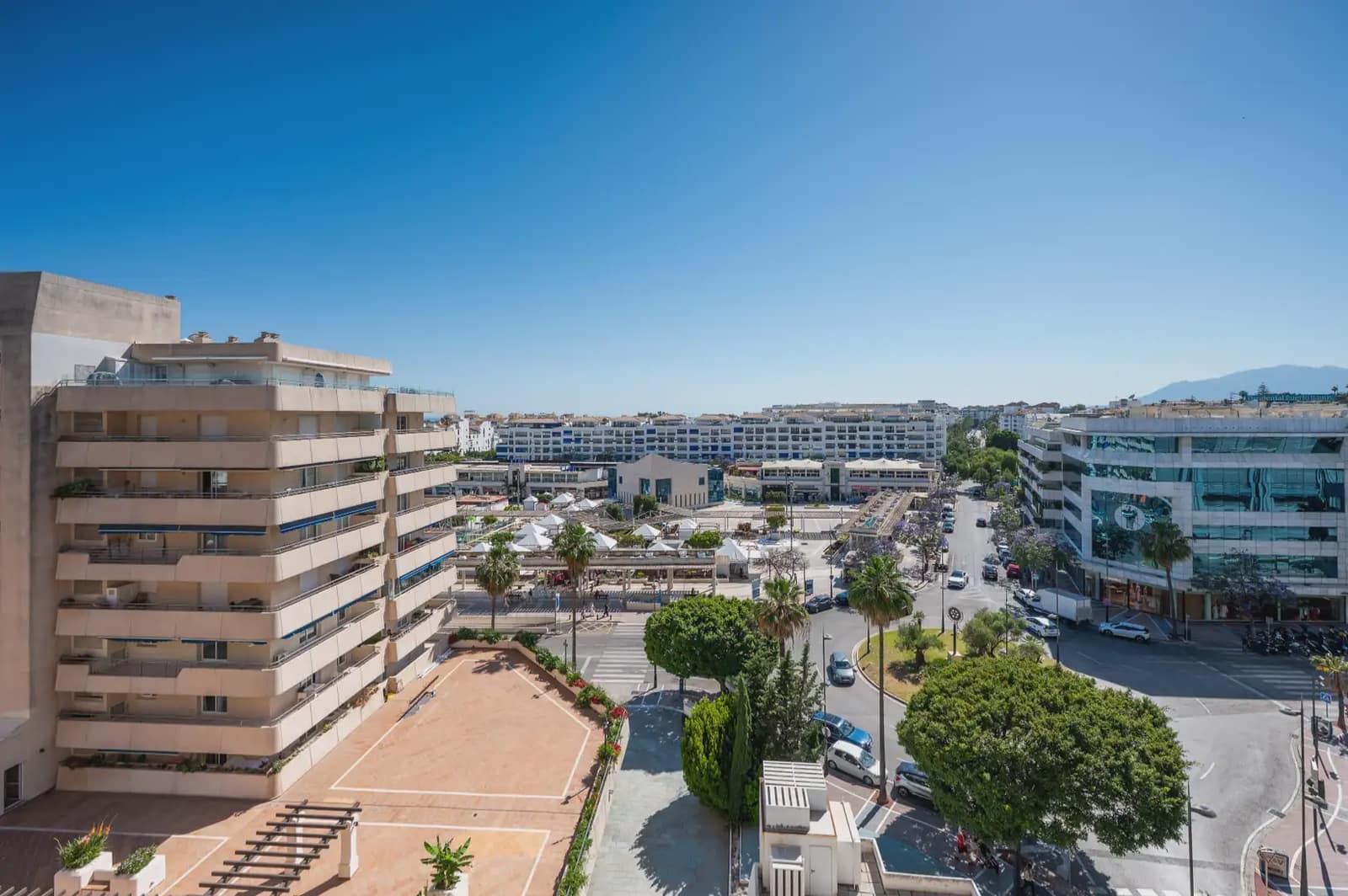 2 bedroom Apartment for sale in Marbella with pool - € 869,000 (Ref: 10019271)