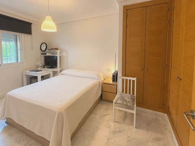 Piso de 1 habitación en Los Pacos, Fuengirola en venta con piscina garaje - 240.000 € (Ref: 10046566)
