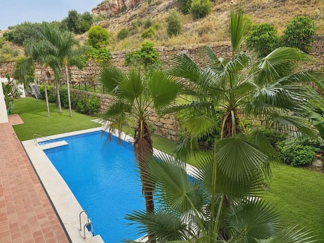 Piso de 1 habitación en Los Pacos, Fuengirola en venta con piscina garaje - 240.000 € (Ref: 10046566)