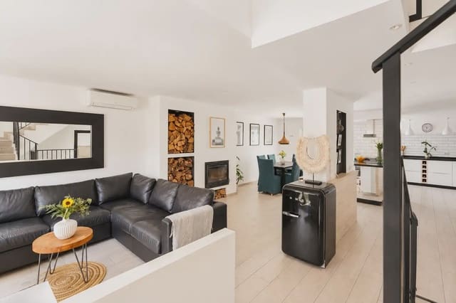 3 makuuhuone Rivitalo myytävänä paikassa Torreblanca, Fuengirola - 595 000 € (Ref: 10050532)