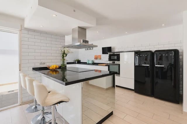 3 makuuhuone Rivitalo myytävänä paikassa Torreblanca, Fuengirola - 595 000 € (Ref: 10050532)