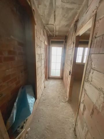 4 slaapkamer Flat te koop in Els Reguers, Tortosa met garage - € 105.000 (Ref: 10024511)