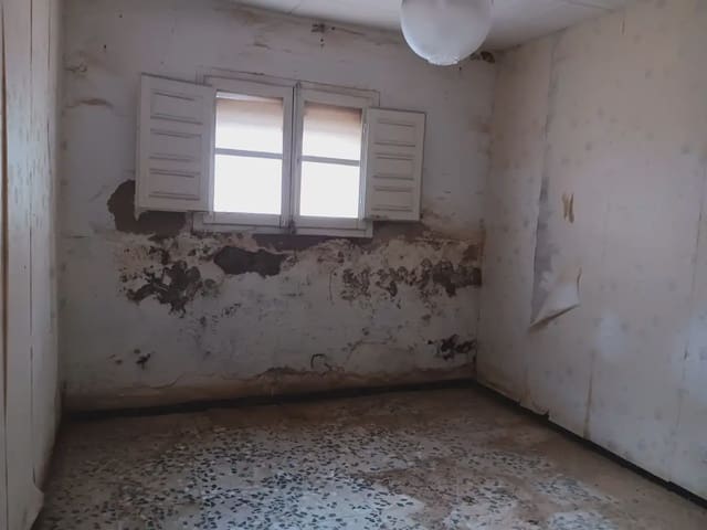 4 makuuhuone Omakotitalo myytävänä paikassa Els Reguers, Tortosa - 95 000 € (Ref: 10024539)
