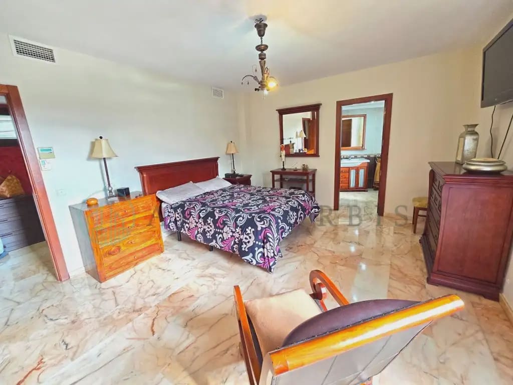 Adosado de 6 habitaciones en Colmenar en venta con piscina garaje - 435.000 € (Ref: 10041404)
