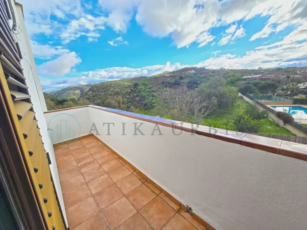 Adosado de 6 habitaciones en Colmenar en venta con piscina garaje - 435.000 € (Ref: 10041404)